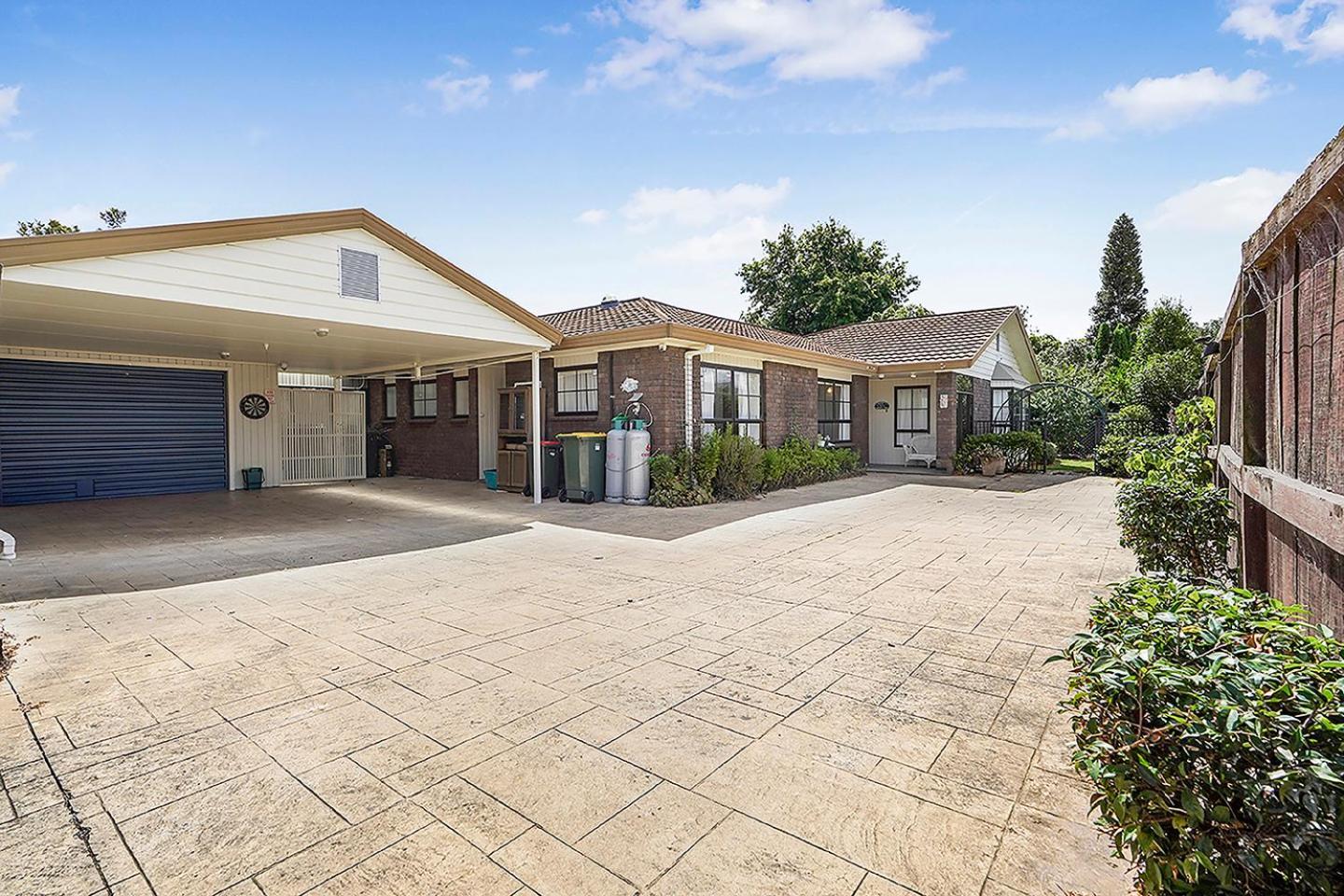 Wow, Spacious Home With A Pool 해밀턴 외부 사진