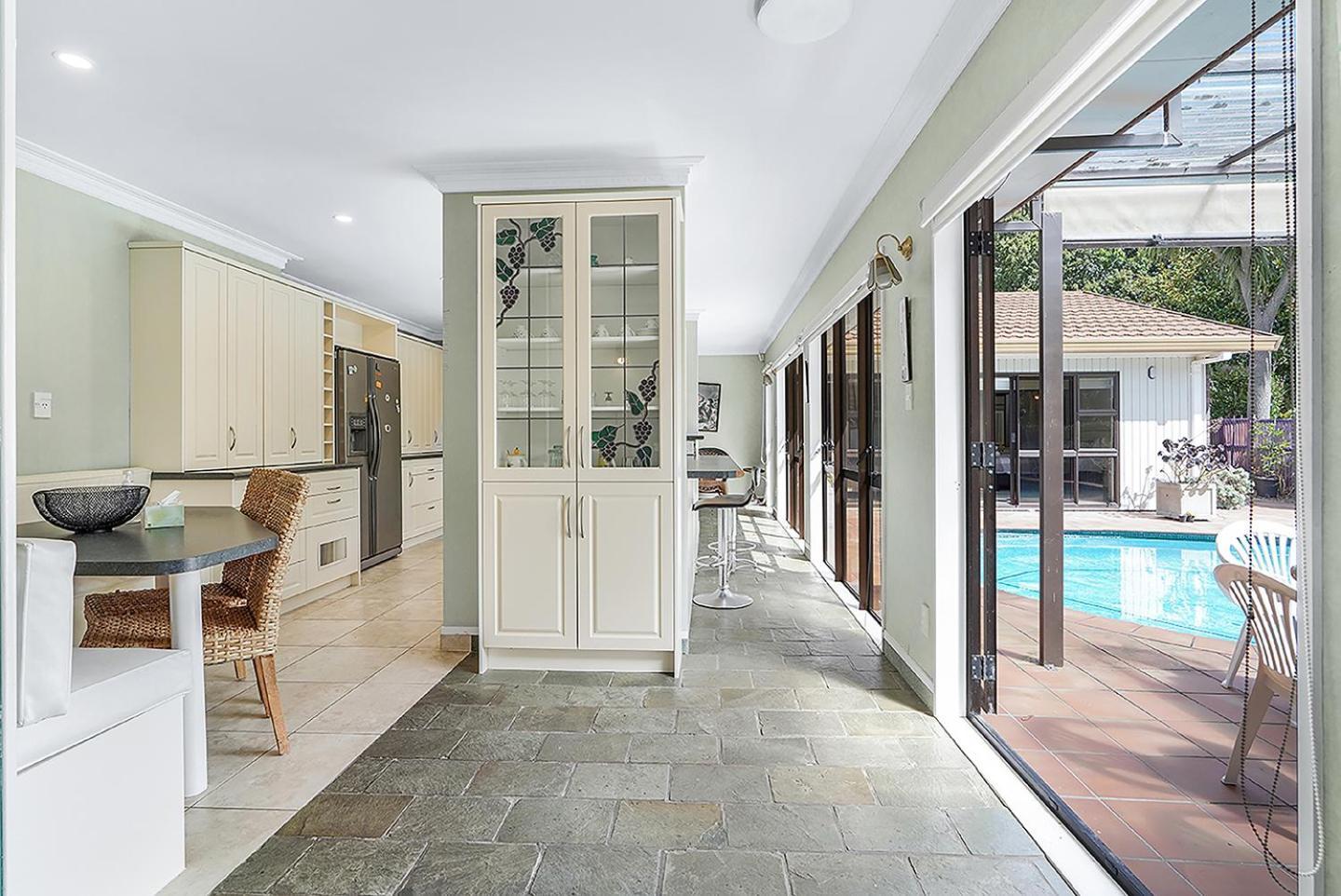 Wow, Spacious Home With A Pool 해밀턴 외부 사진