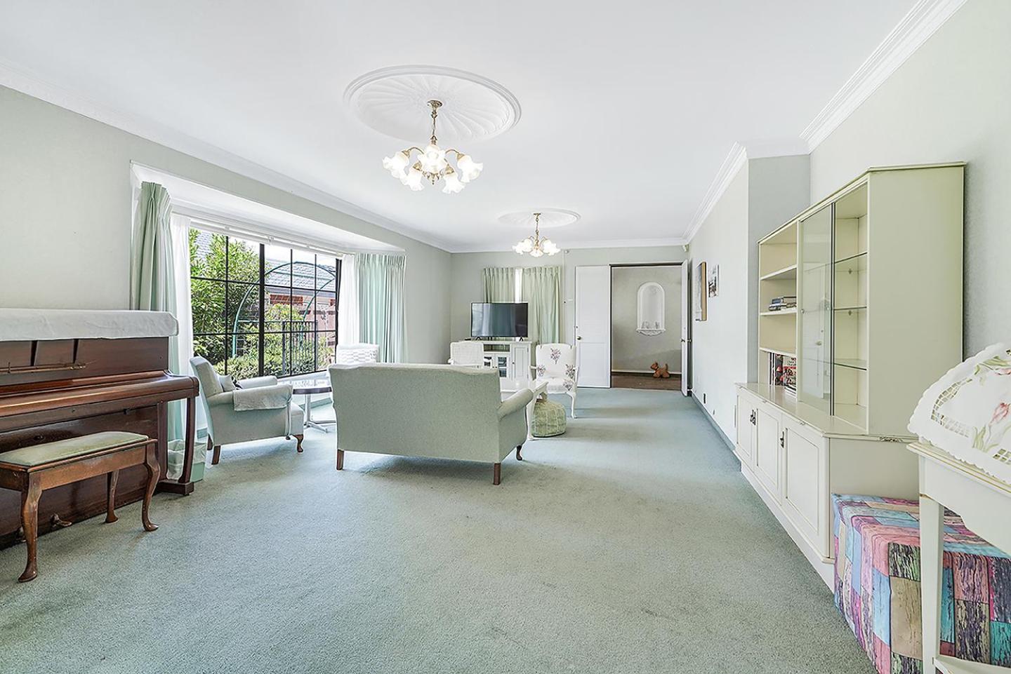 Wow, Spacious Home With A Pool 해밀턴 외부 사진