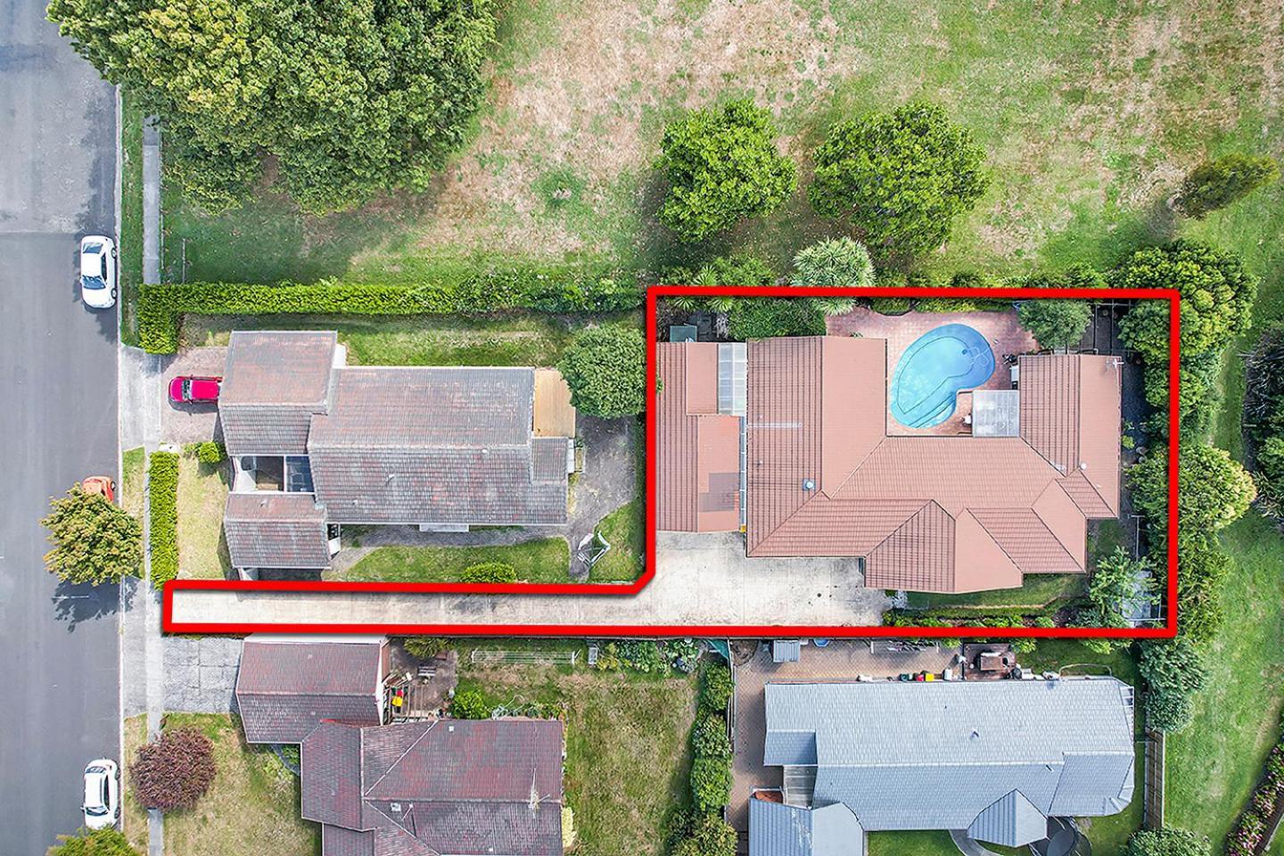 Wow, Spacious Home With A Pool 해밀턴 외부 사진